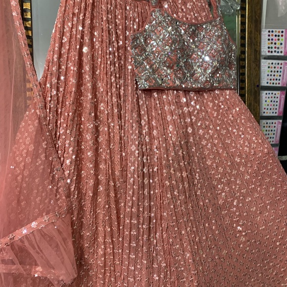 Stylish lenghas in size 38 - Picture 3 of 10